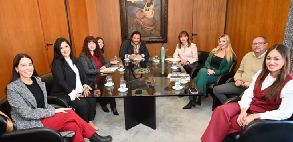 Sáenz se reunió con mujeres representantes de instituciones