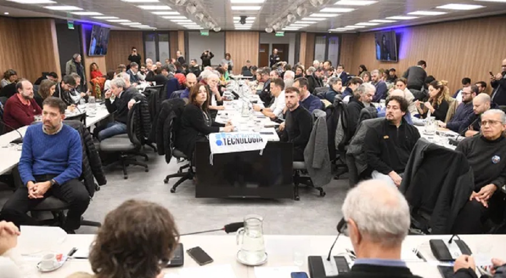 Diputados tratan emergencia en Ciencia y Tecnología