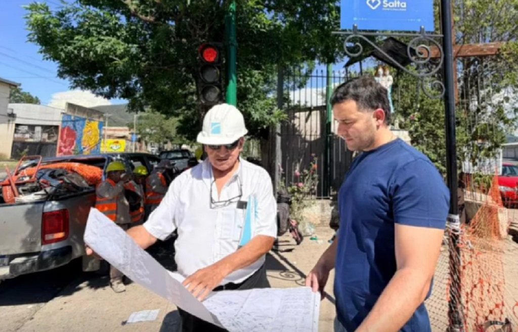 Avanza la obra de recambio de cañerías en Villa Mónica