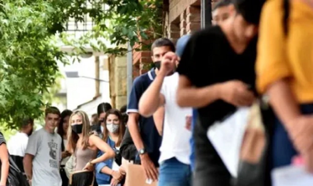 La tasa de desempleo bajó al 6,6%