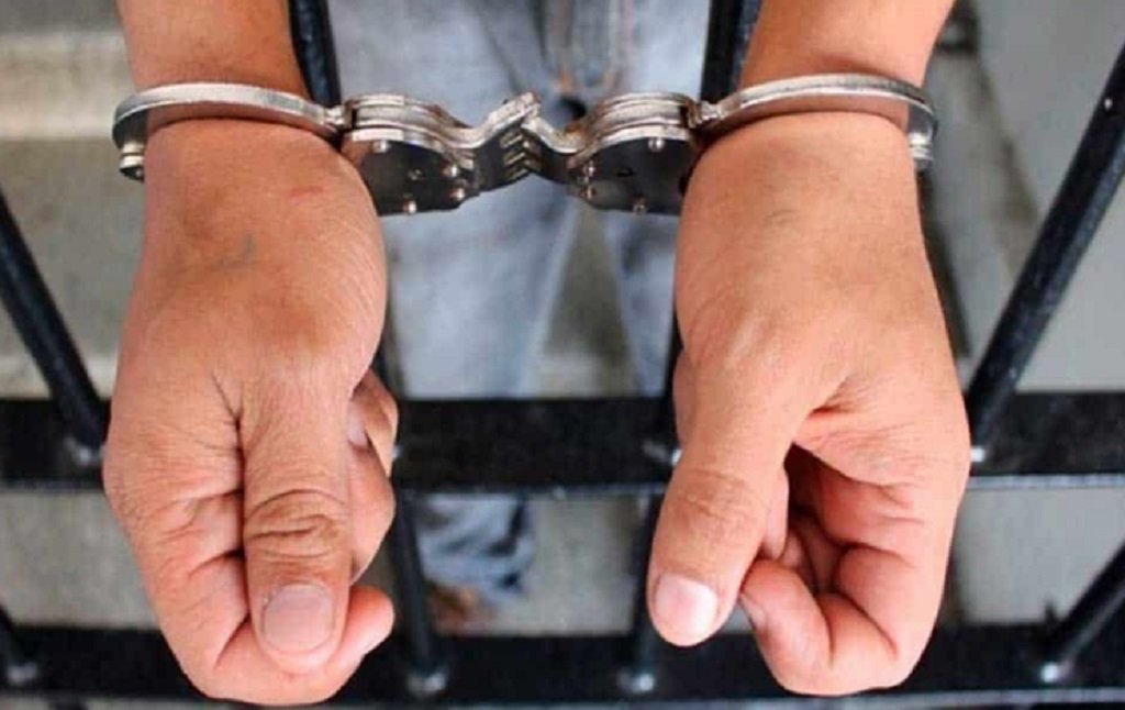 Violento robo con arma en la vía pública