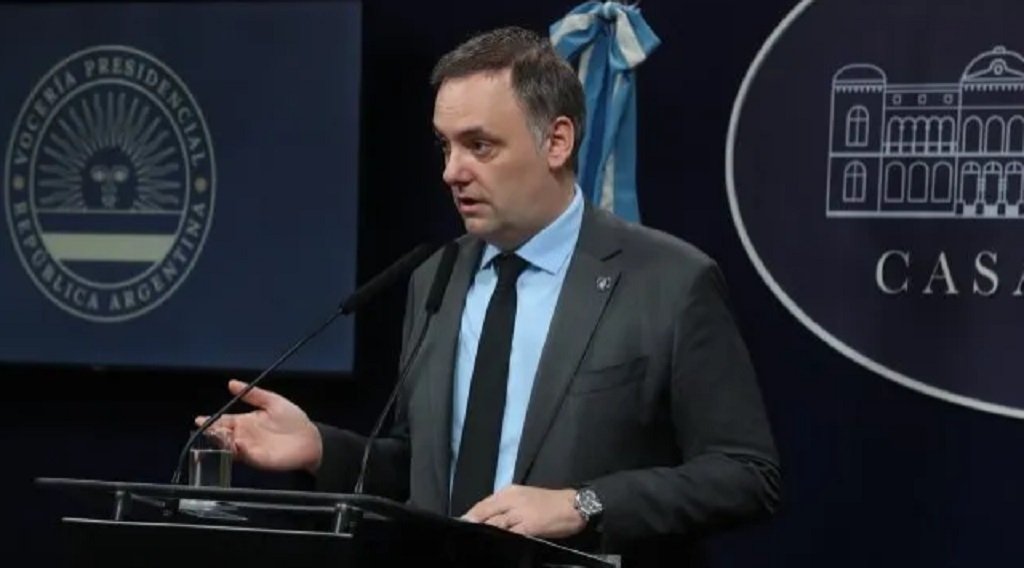 Adorni sobre la renuncia de Lavagna