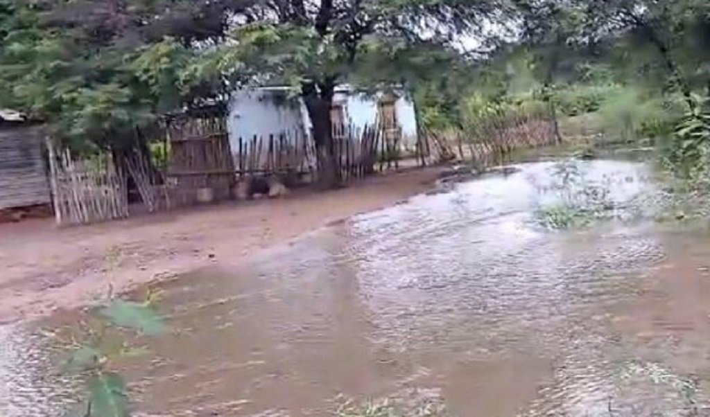 Asisten a familias por la crecida del Río Bermejo en Salta