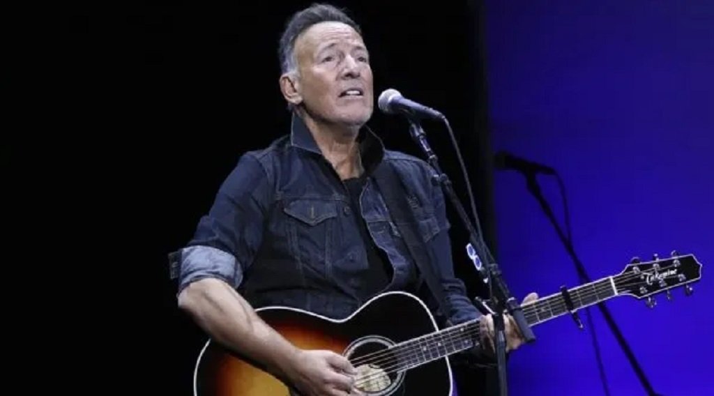 Bruce lanzó una canción contra el ICE