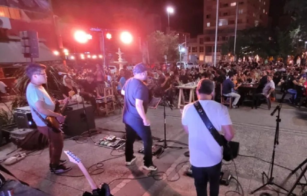 Reviví los clásicos de Los Piojos en el Paso de los Poetas