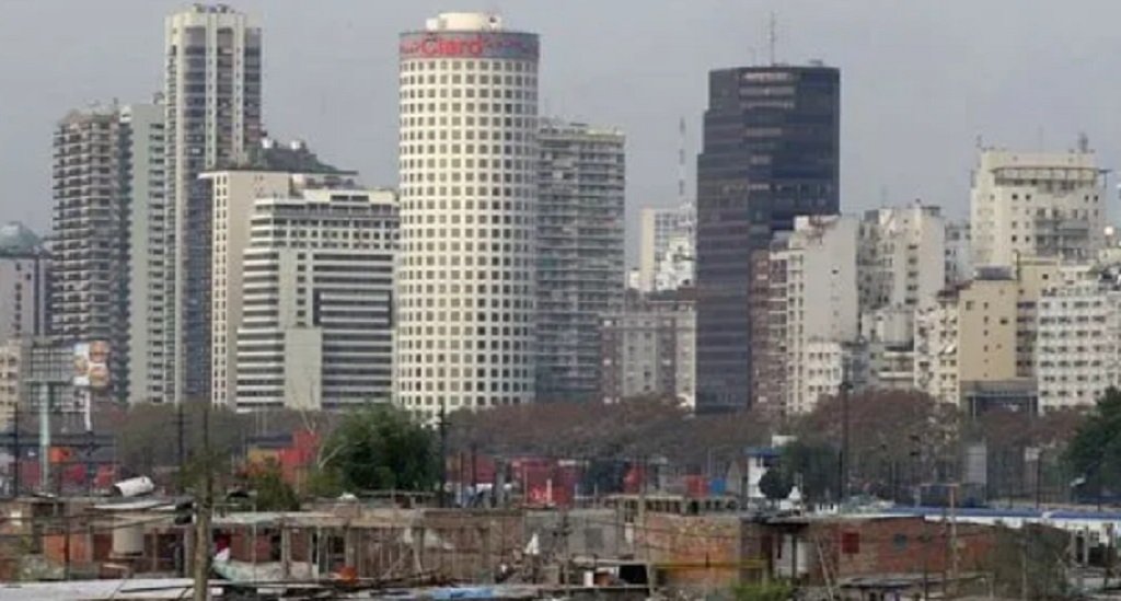La pobreza en CABA cayó 10,8 puntos