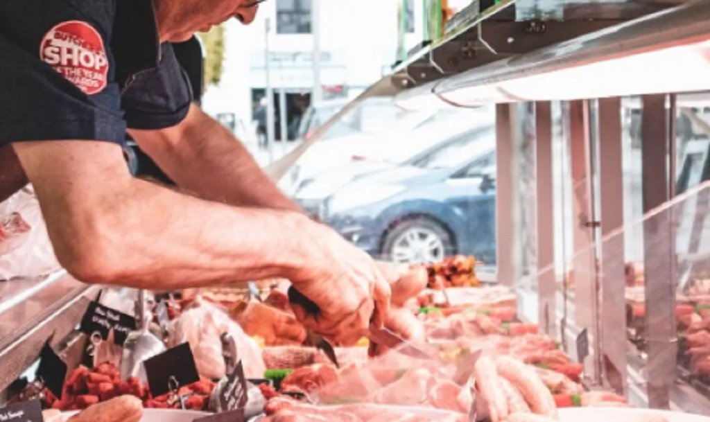Barrio Ceferino: allanamiento en una carnicería por venta de embutidos con restos de felino