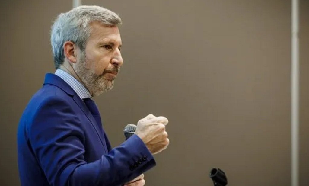 Frigerio denunció espionaje en su oficina