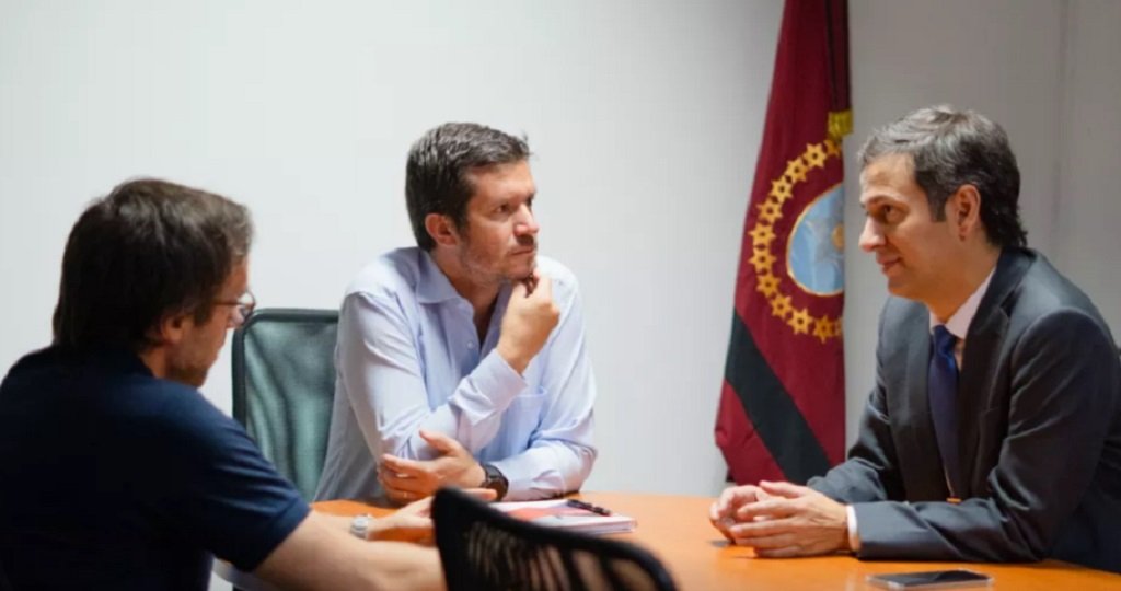 Justicia y Modernización impulsan capacitaciones en IA 