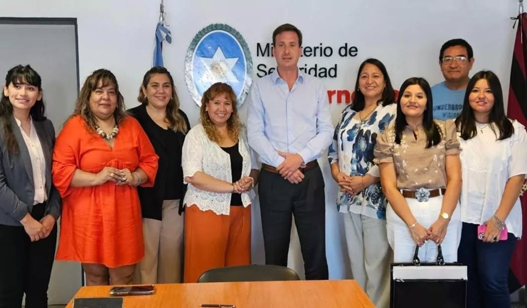 Convenio para que Policías aprendan Inglés