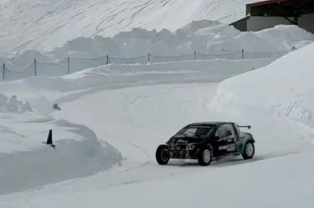 Colapinto manejó en la nieve