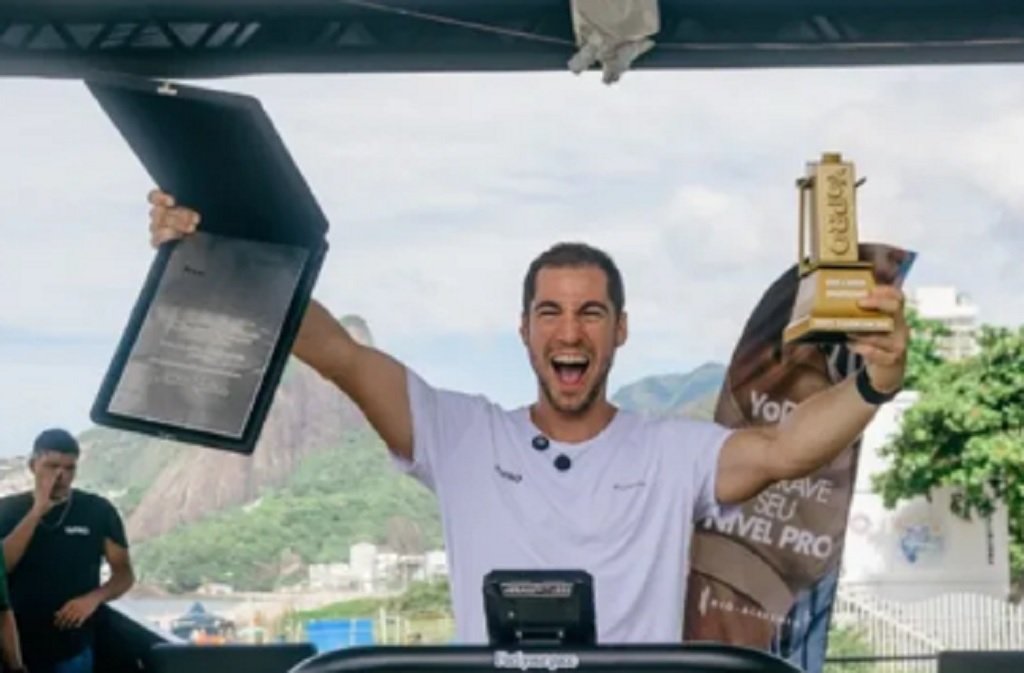 Brasileño bate récord mundial en una cinta