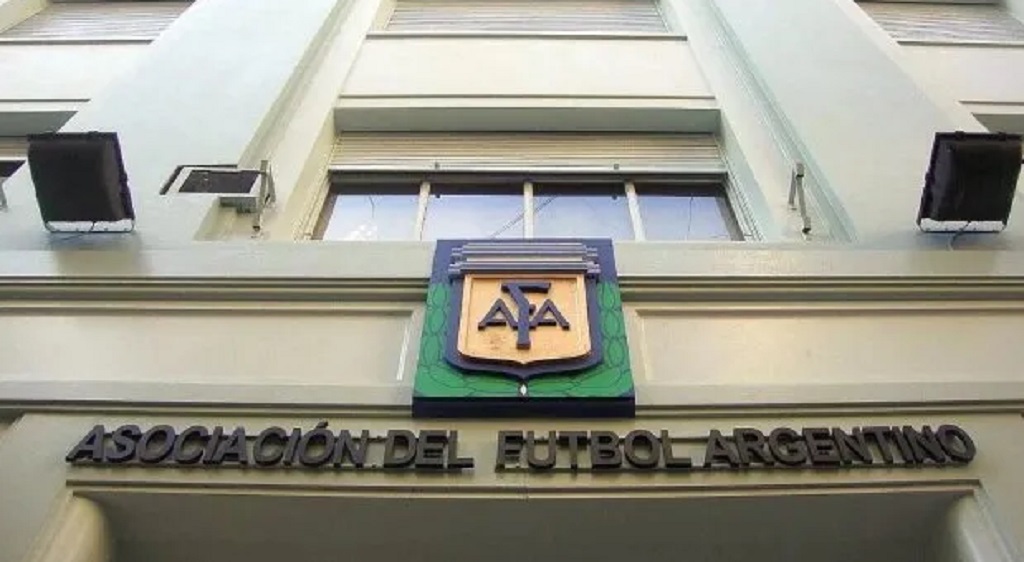 El presidente Milei le quita beneficios a la AFA
