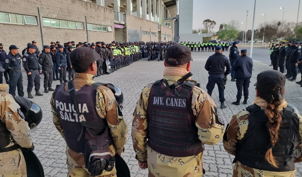 Operativo de seguridad en el Estadio Martearena