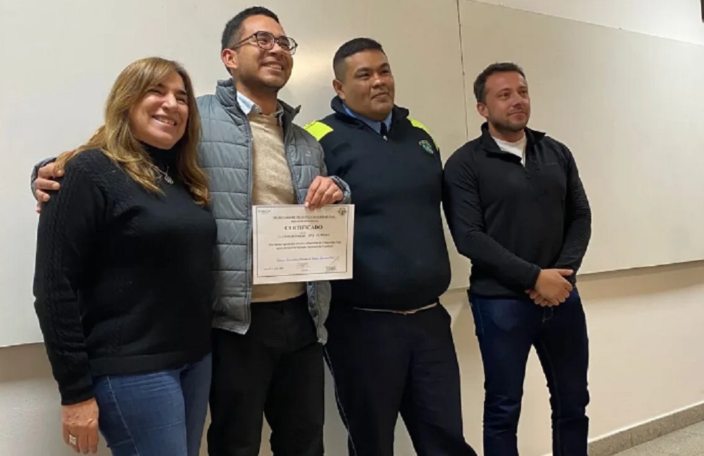 Estudiantes de la UCASAL recibieron sus certificados de primera licencia