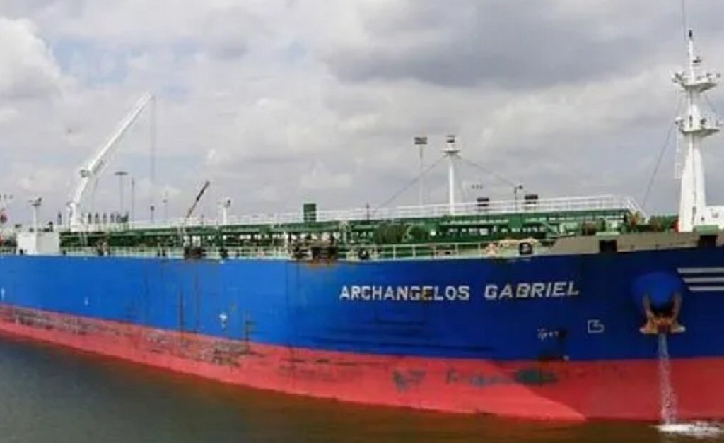 Petroleros desvían su ruta en el Mar Rojo