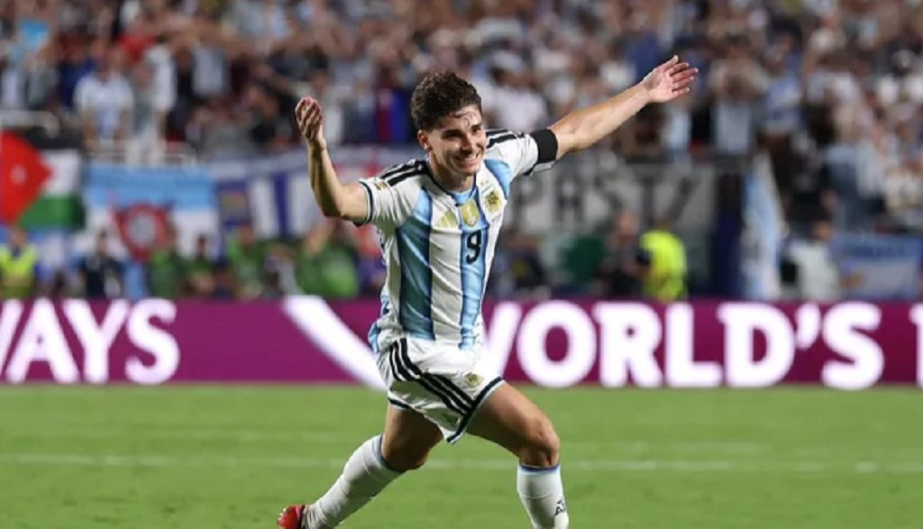Gigante de la Premier ficha a Julián 