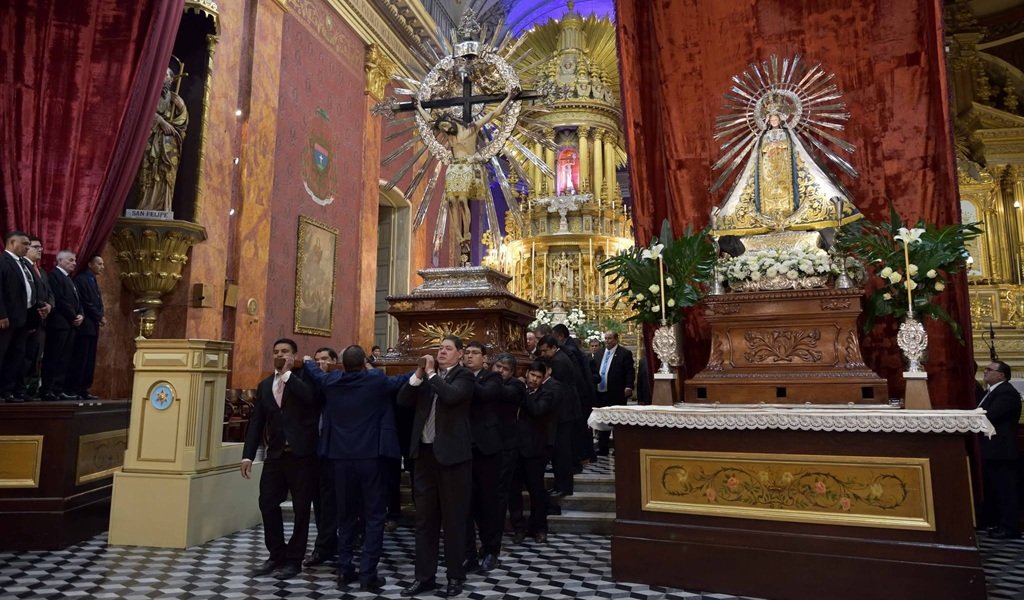 Entronizaron las imágenes del Señor y Virgen del Milagro