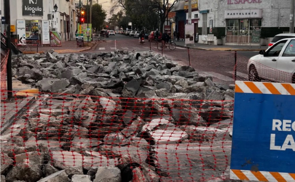 Corte de tránsito en calle 12 de Octubre por obras