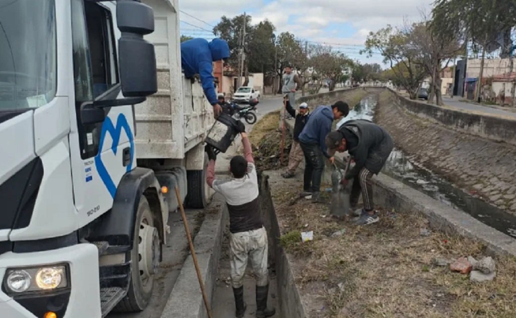 Nuevamente se liberó el canal 16 de Septiembre por una ocupación indebida