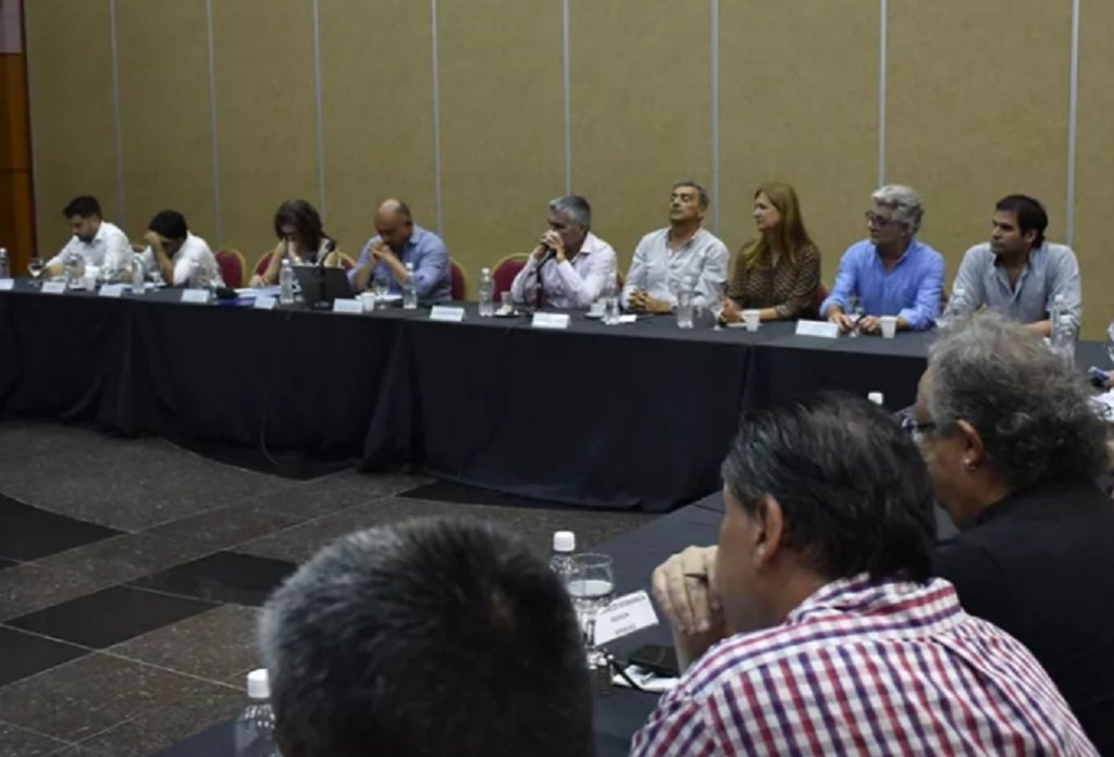 El Gobierno reabrió la mesa paritaria con los gremios estatales