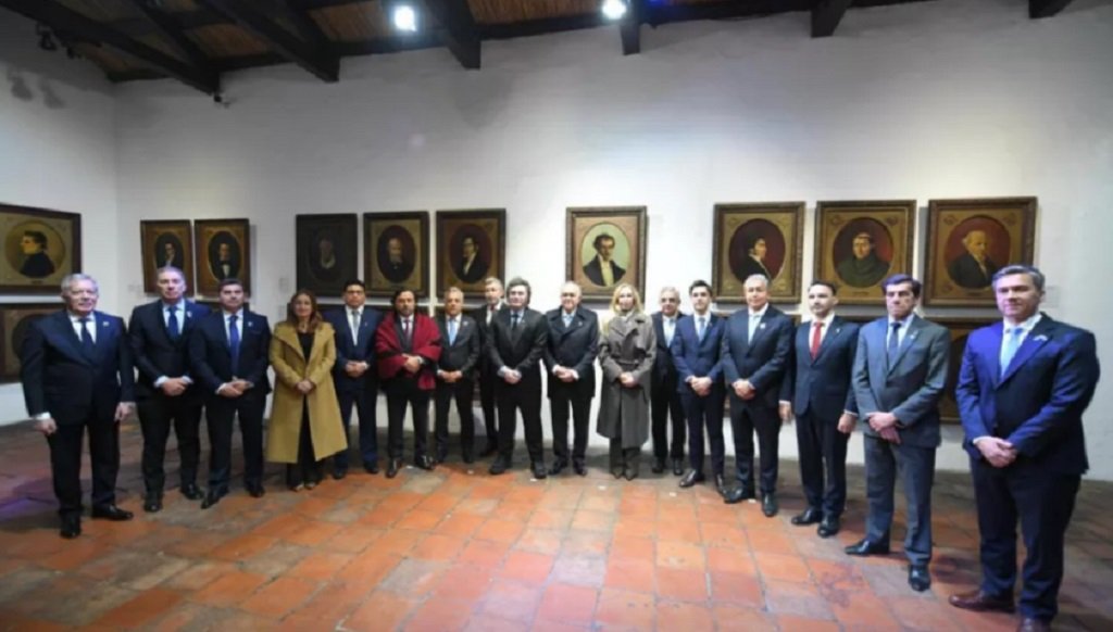 En Tucumán, el gobernador Sáenz participó de la tradicional Vigilia Patria