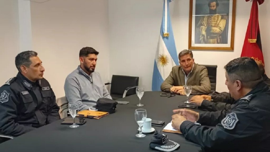 Reunión entre las nuevas autoridades de Seguridad y la cúpula policial