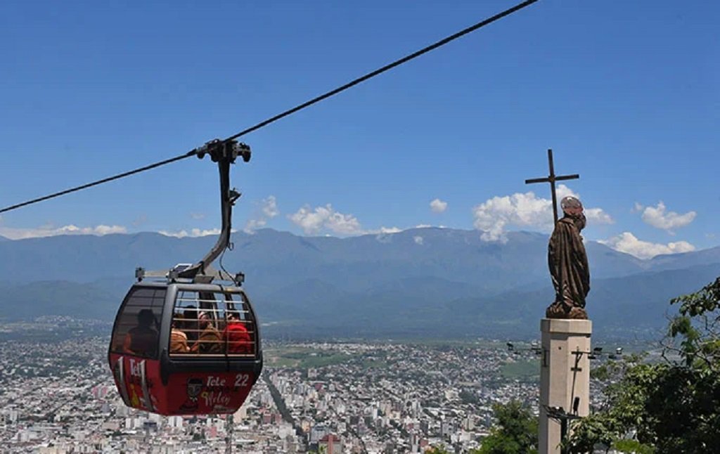  Los teleféricos San Bernardo y Ala Delta reciben a 2000 visitantes por día