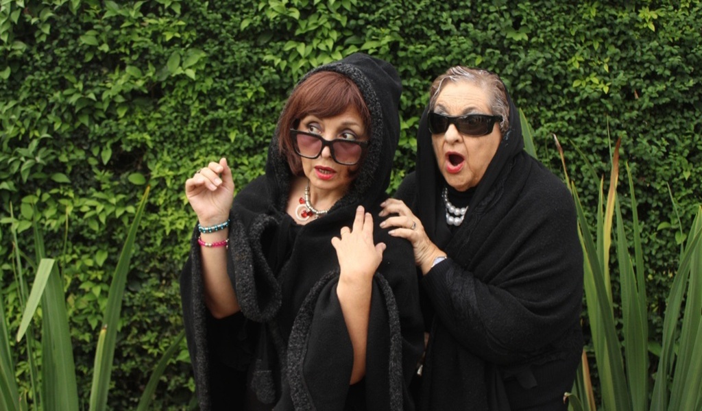 Dos mujeres fugitivas: En el Centro Cultural América