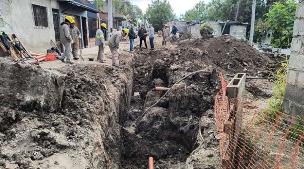 Instalan nuevas cloacas en Ampliación El Carmen