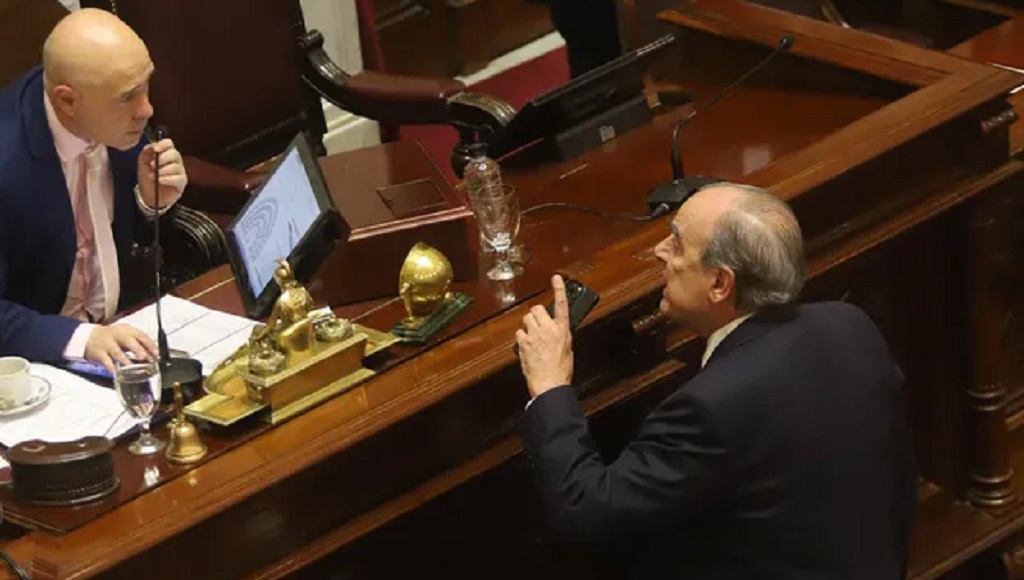 Francos levantó la sesión de defensa de gestión