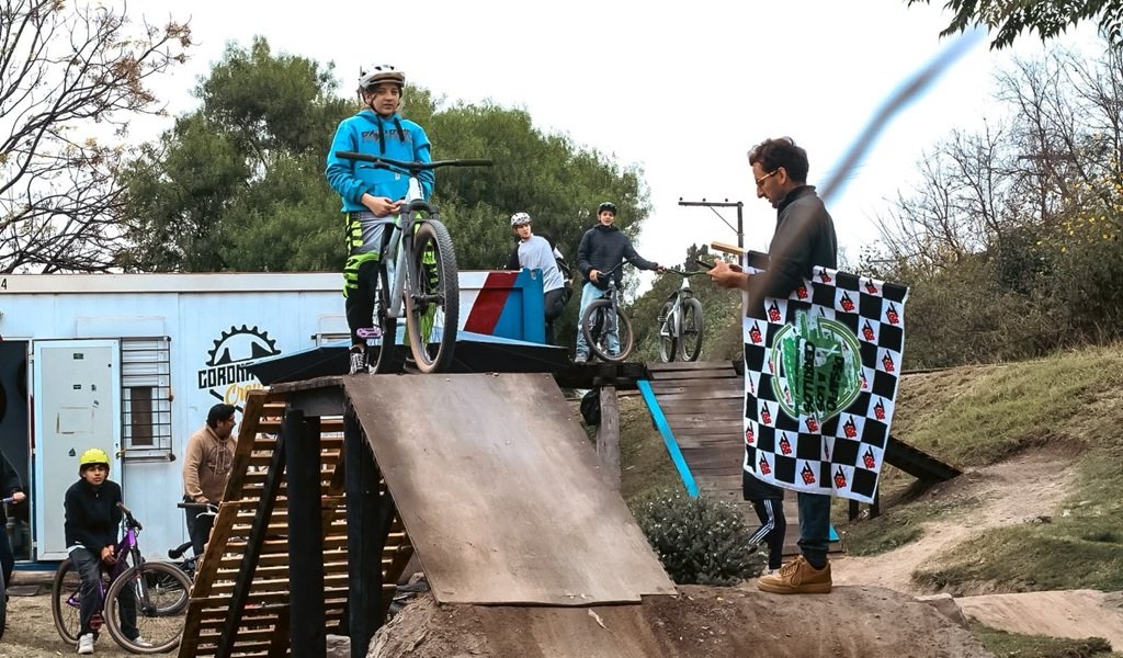 Cerrillos vivió el "Corona Bike Park"