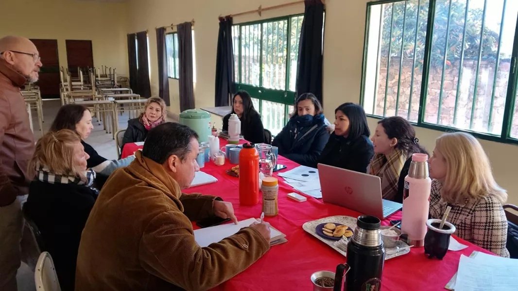 Red de asistencia a niños en La Caldera