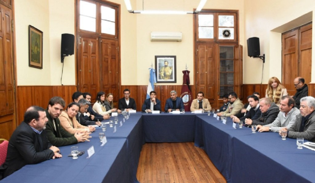 Senadores y empresas mineras analizaron empleo local