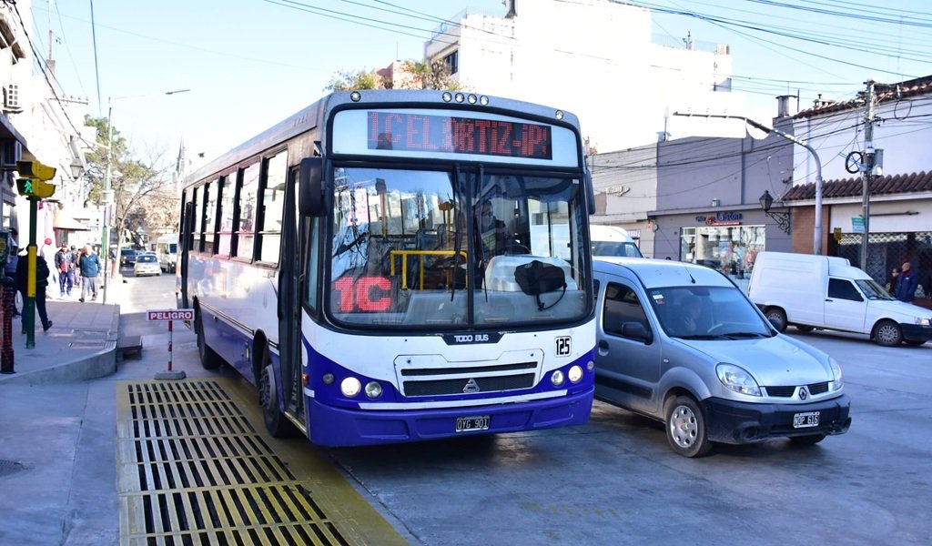 Servicio de SAETA por el feriado de hoy