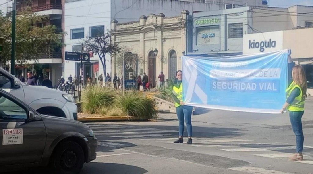 Concientizaron a peatones sobre la importancia del cruce por esquinas