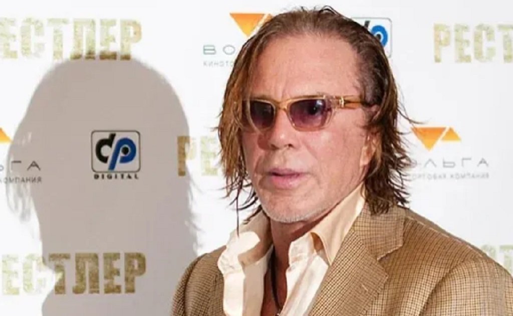 Mickey Rourke fue desalojado de su casa