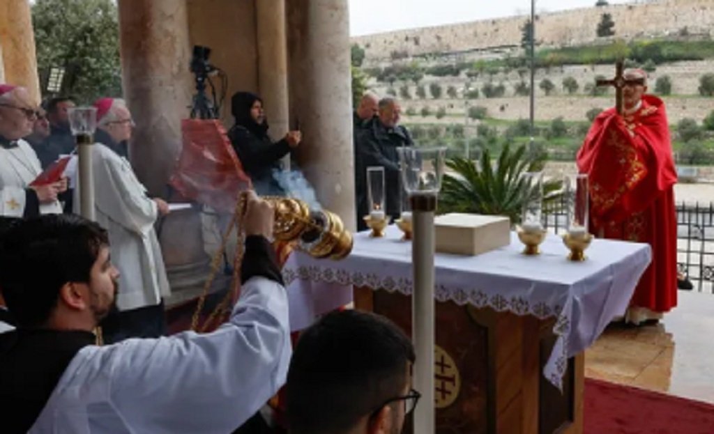 Suspensión de la misa en el Santo Sepulcro