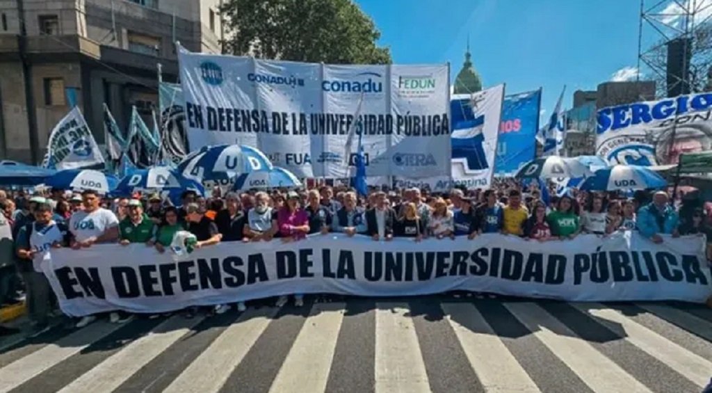 Docentes universitarios intensifican la lucha