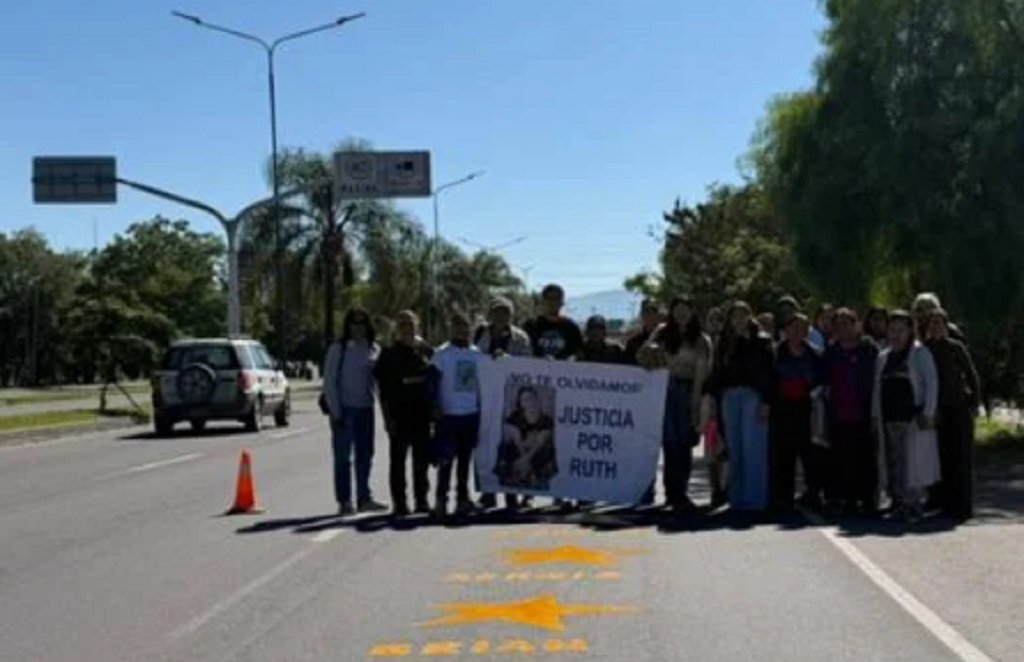 Av. Paraguay: pintaron estrellas amarillas por las cinco víctimas