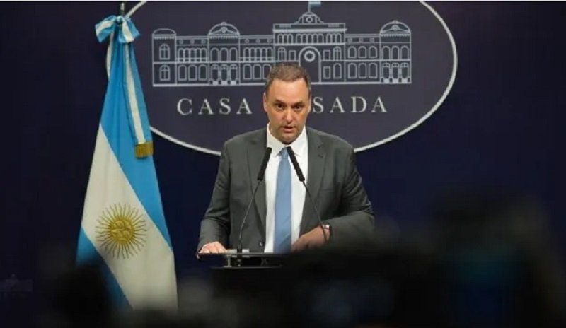 Adorni encabezó una serie de reuniones