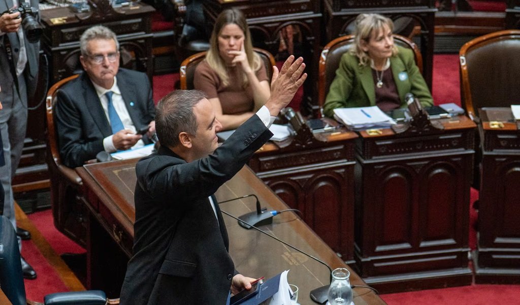 Adorni dijo que no piensa en renunciar