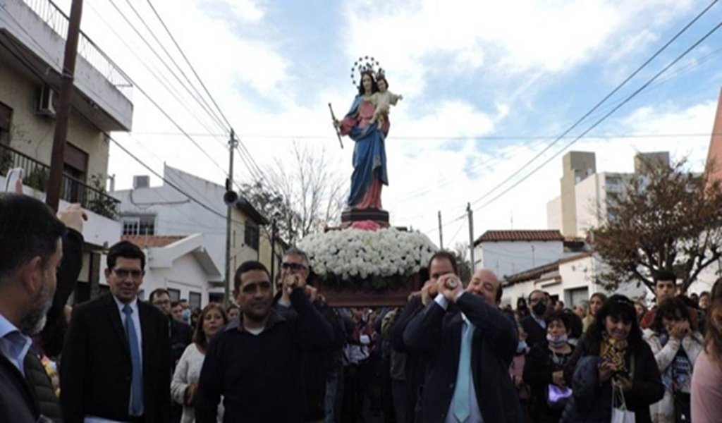La comunidad salesiana honra a María Auxiliadora