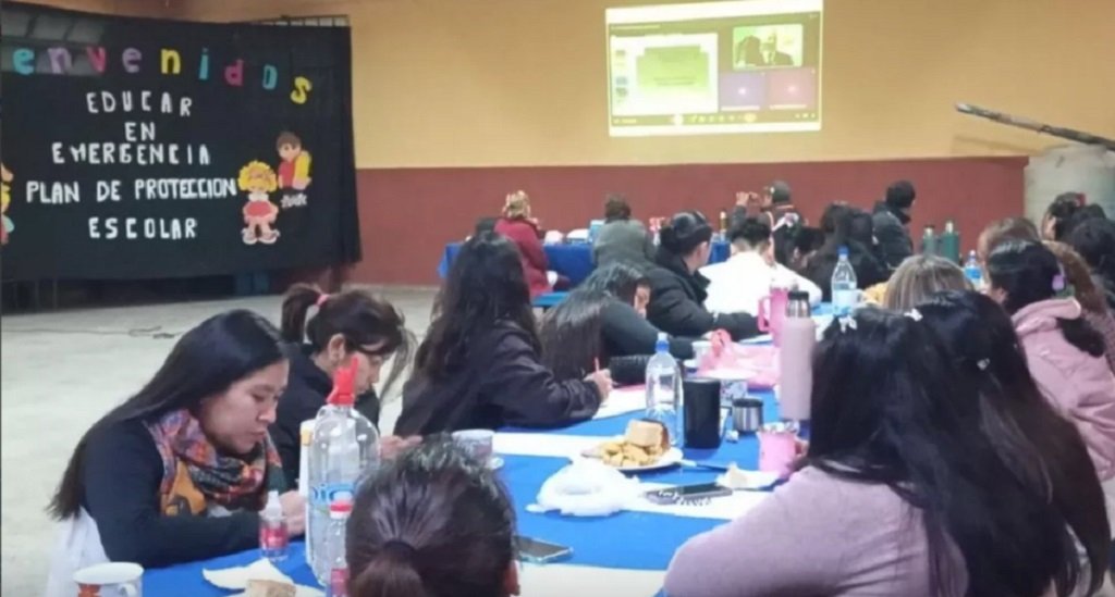 Capacitación a docentes sobre Defensa Civil