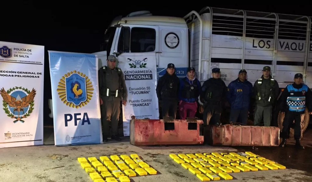  Incautaron 70 kg de cocaína y detuvieron a 3 personas
