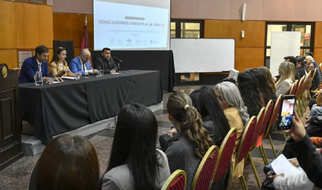 Docentes se capacitan en prevención para la trata en entornos digitales