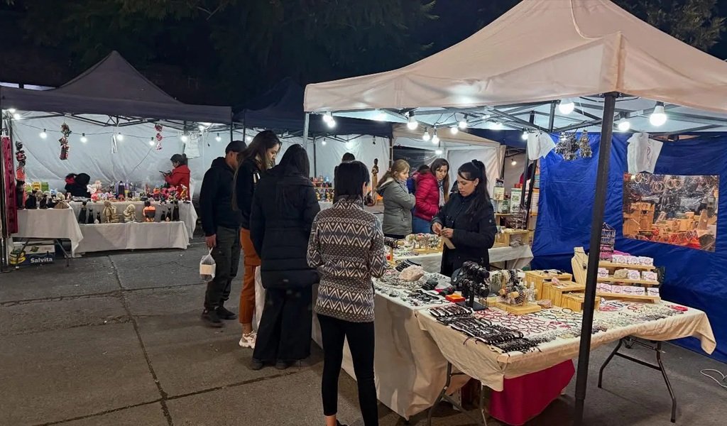 Hoy se realiza la "Feria Holística" en Plaza España