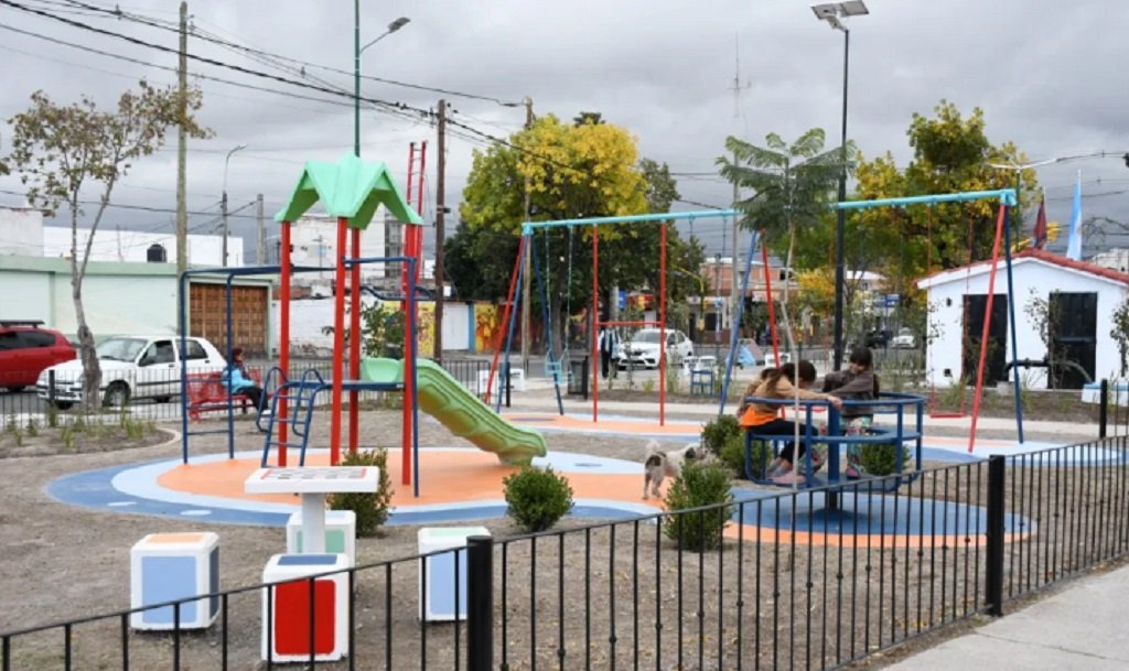 Vecinos de Villa Estela ya disfrutan de una renovada plaza Independencia