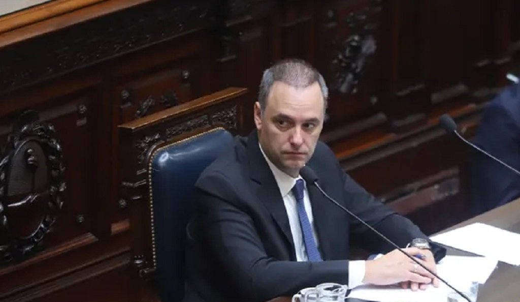 Adorni prepara su declaración jurada