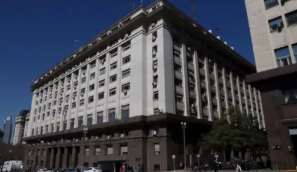 Gobierno logró superávit fiscal en octubre 